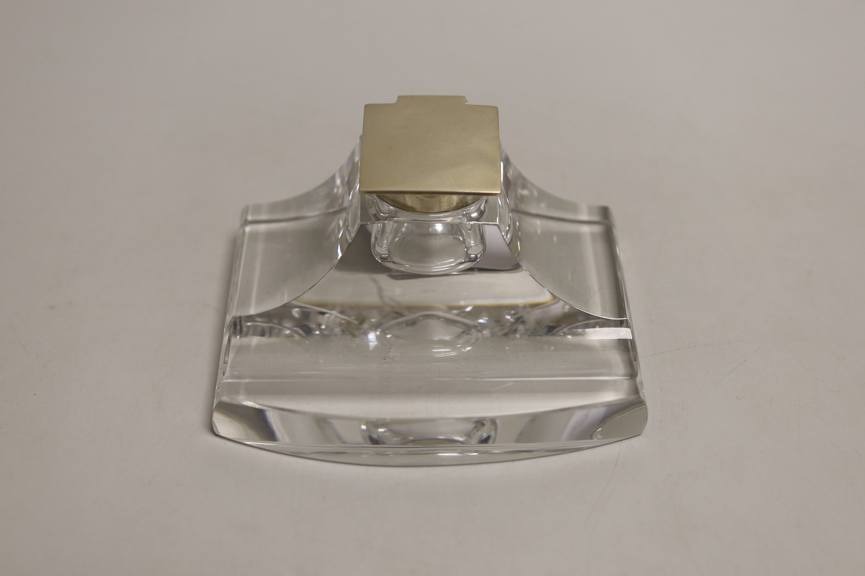 A George V silver mounted glass inkstand, John Grinsell & Sons, Birmingham, 1913, 12.8cm.